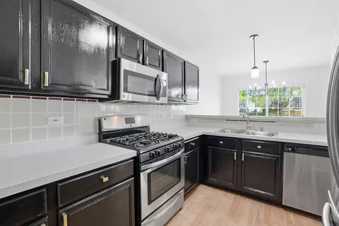 Kitchen - 36 Bridgeview Dr, Oswego, IL 60543 photo 2 of 4