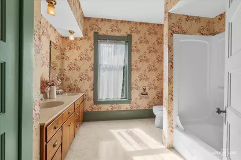 Bath - 10810 Tabler Rd, Morris, IL 60450 photo 3 of 3