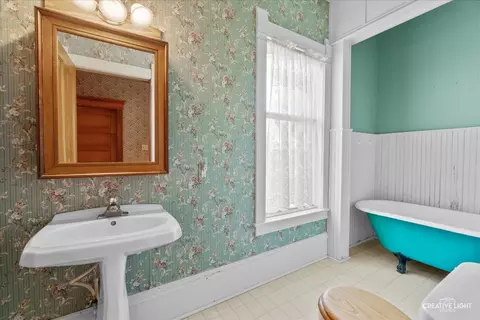 Bath - 10810 Tabler Rd, Morris, IL 60450 photo 2 of 3