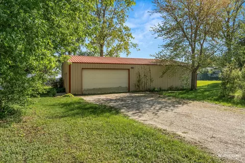 Exterior - 10810 Tabler Rd, Morris, IL 60450 photo 5 of 7