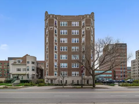 6334 N Sheridan Rd #3F, Chicago, IL 60660