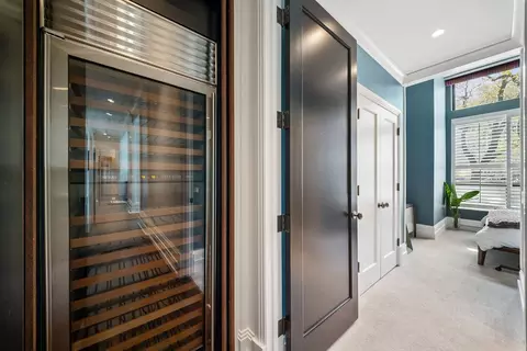 Entry Way - 270 E Pearson St #101, Chicago, IL 60611 photo 2 of 2