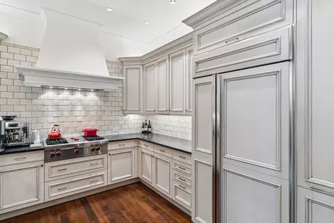 Kitchen - 270 E Pearson St #101, Chicago, IL 60611 photo 3 of 3