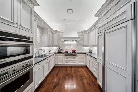 Kitchen - 270 E Pearson St #101, Chicago, IL 60611 photo 1 of 3