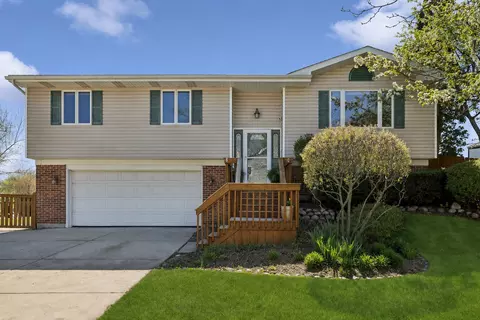 4140 Portage Ln, Hoffman Estates, IL 60192