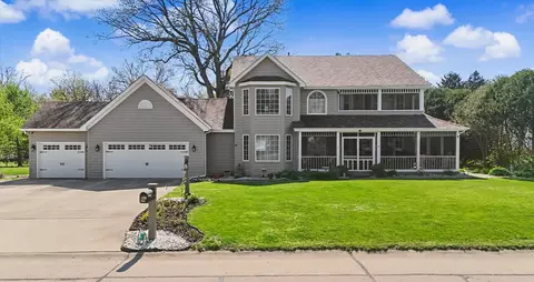 1307 Cross Creek Rd, Mahomet, IL 61853