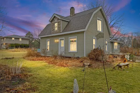 2210 Fogel Rd, Mahomet, IL 61853