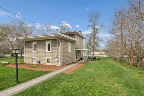 34 S River St, South Elgin, IL 60177