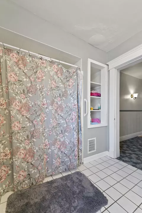 Bath - 220 E North St, Morris, IL 60450 photo 3 of 3