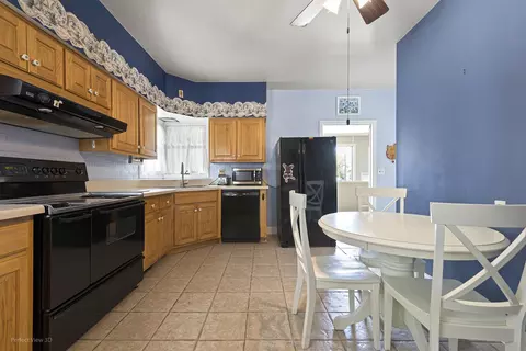 Kitchen - 220 E North St, Morris, IL 60450 photo 2 of 2