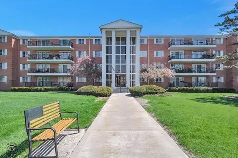 1050 N Farnsworth Ave #301, Aurora, IL 60505