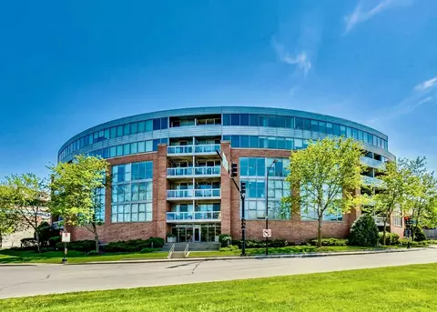 1228 Emerson St #304, Evanston, IL 60201