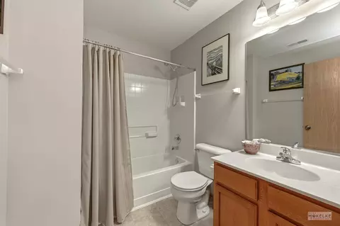 Bath - 503 Gregory Ln, Plano, IL 60545 photo 2 of 3