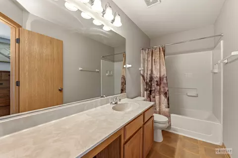 Bath - 503 Gregory Ln, Plano, IL 60545 photo 3 of 3