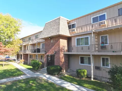 2504 Algonquin Rd #17, Rolling Meadows, IL 60008