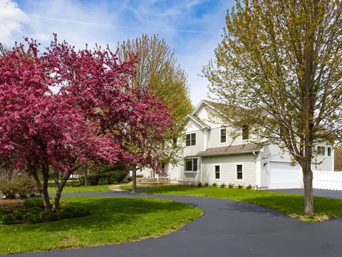 4308 Birch Dr, Gurnee, IL 60031