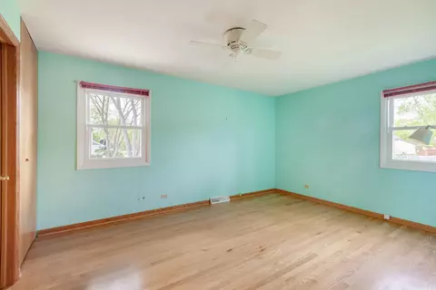Bedroom - 3990 Hudson Dr, Hoffman Estates, IL 60192 photo 1 of 3