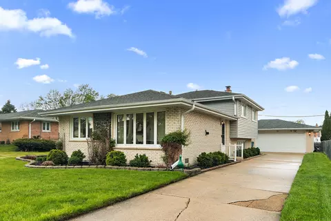 6612 W 92nd St, Oak Lawn, IL 60453