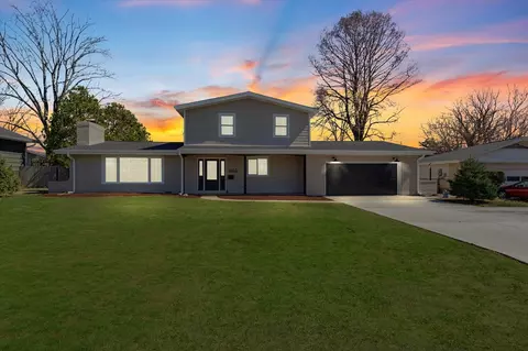 1808 Golfview Dr, Urbana, IL 61801