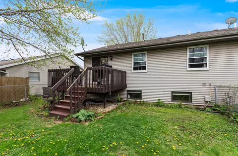 Exterior - 605 Davidson Dr #B, Minooka, IL 60447 photo 3 of 5