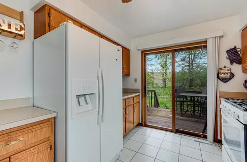 Kitchen - 605 Davidson Dr #B, Minooka, IL 60447 photo 3 of 3