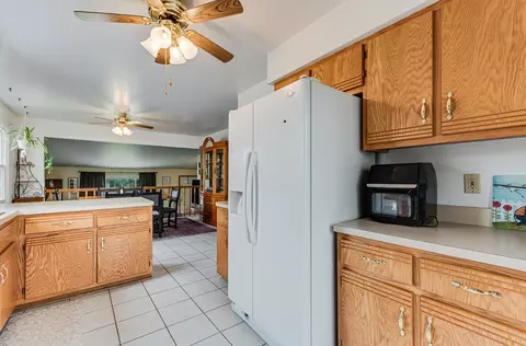 Kitchen - 605 Davidson Dr #B, Minooka, IL 60447 photo 2 of 3