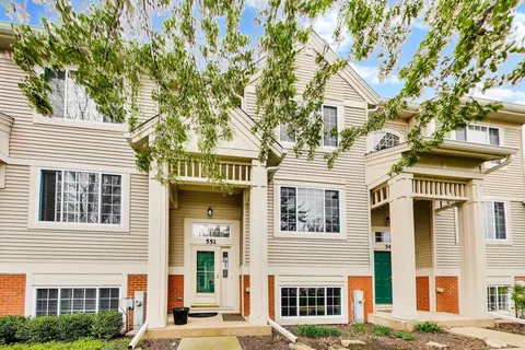 551 Cary Woods Cir, Cary, IL 60013