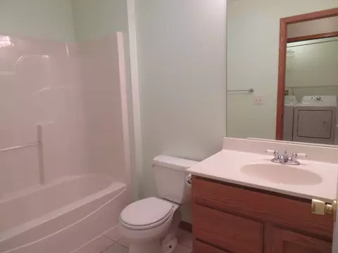 Bath - 2041 Lisbon Rd #A, Morris, IL 60450 photo 2 of 3