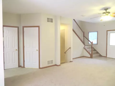 Living - 2041 Lisbon Rd #A, Morris, IL 60450 photo 2 of 5