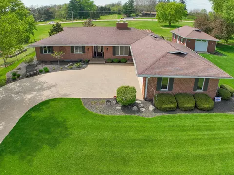 704 N First St, Elburn, IL 60119