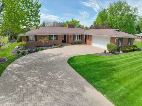 704 N First St, Elburn, IL 60119