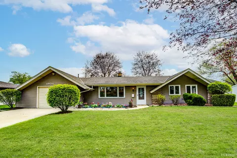 1904 Winston Ln, Schaumburg, IL 60193