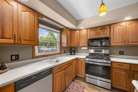 Kitchen - 1418 19th Ave, Silvis, IL 61282 photo 4 of 4