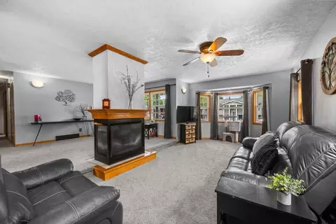 Living - 1418 19th Ave, Silvis, IL 61282 photo 3 of 4