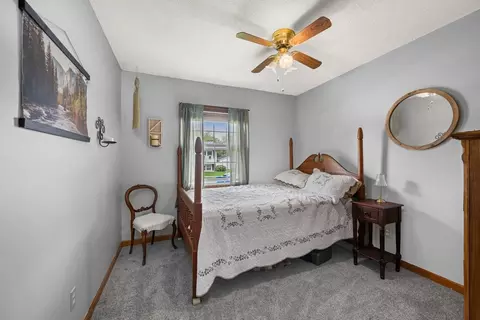 Bedroom - 1418 19th Ave, Silvis, IL 61282 photo 5 of 9