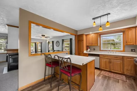 Kitchen - 1418 19th Ave, Silvis, IL 61282 photo 2 of 4
