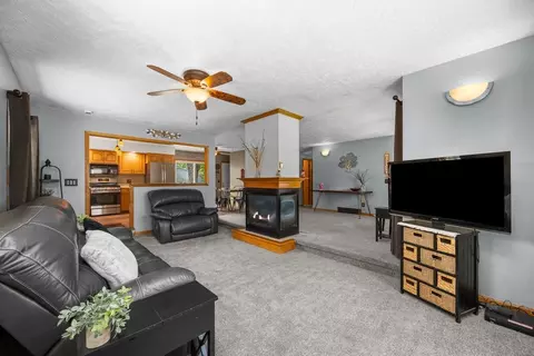 Living - 1418 19th Ave, Silvis, IL 61282 photo 4 of 4