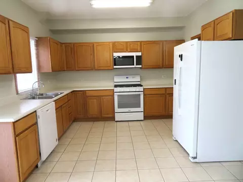 Kitchen - 2041 Lisbon Rd #B, Morris, IL 60450 photo 2 of 2