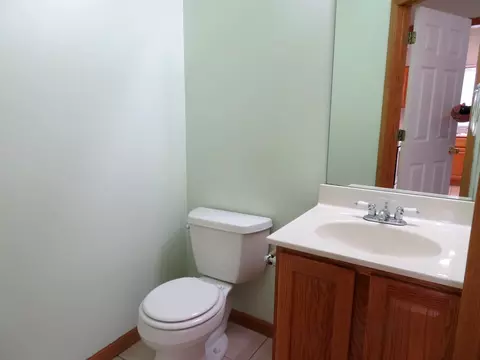 Bath - 2041 Lisbon Rd #B, Morris, IL 60450 photo 1 of 2