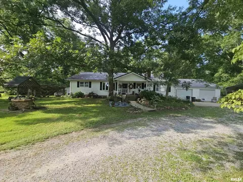 9758 E Richview Rd, Mount Vernon, IL 62864