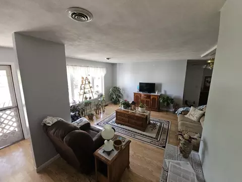 Living - 9758 E Richview Rd, Mount Vernon, IL 62864 photo 1 of 1