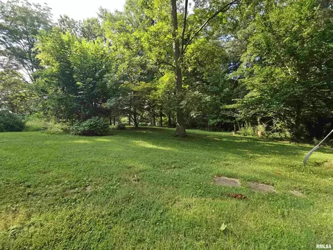 Exterior - 9758 E Richview Rd, Mount Vernon, IL 62864 photo 10 of 17