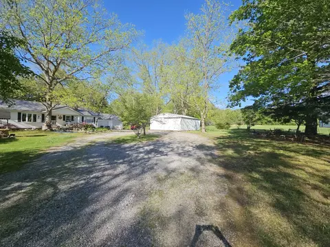 Exterior - 9758 E Richview Rd, Mount Vernon, IL 62864 photo 3 of 17