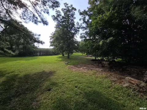 Exterior - 9758 E Richview Rd, Mount Vernon, IL 62864 photo 9 of 17