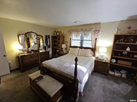 Bedroom - 9758 E Richview Rd, Mount Vernon, IL 62864 photo 1 of 5