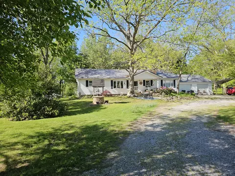 Exterior - 9758 E Richview Rd, Mount Vernon, IL 62864 photo 2 of 17
