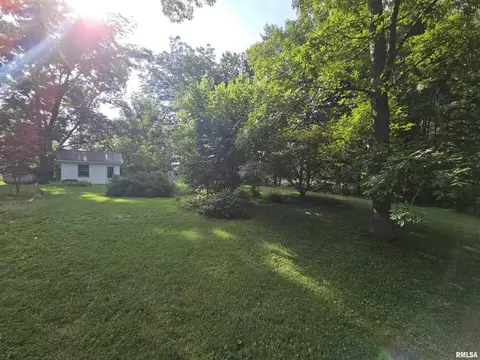 Exterior - 9758 E Richview Rd, Mount Vernon, IL 62864 photo 6 of 17