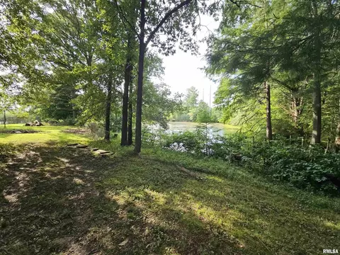Exterior - 9758 E Richview Rd, Mount Vernon, IL 62864 photo 8 of 17