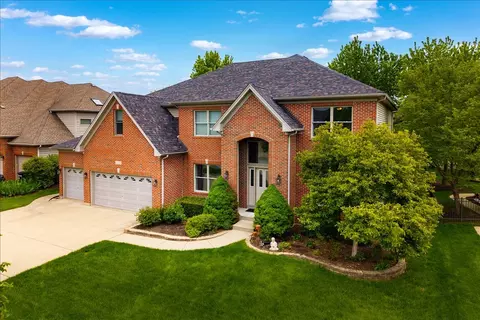 3332 Farmgate Dr, Naperville, IL 60564