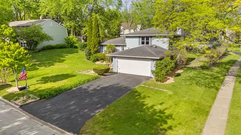 405 N Glengarry Dr, Geneva, IL 60134